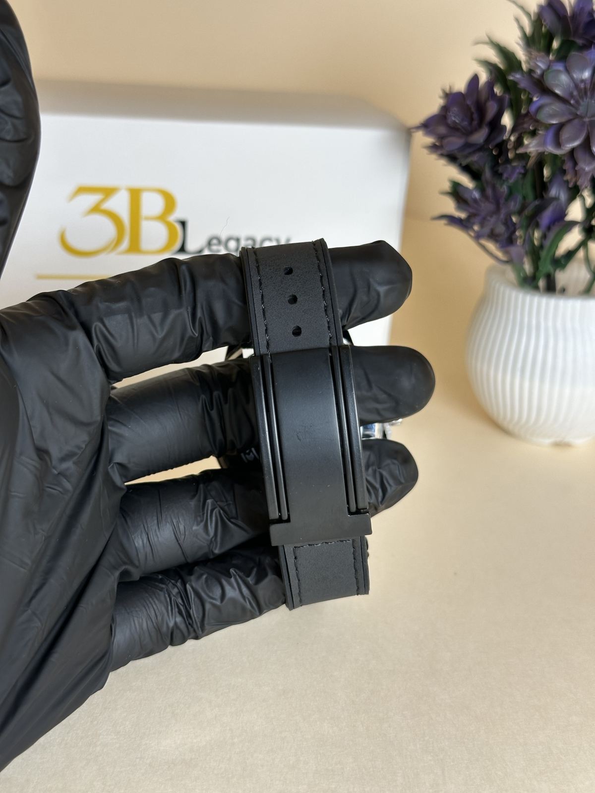 Heryi Round Dial in Black — 3bLegacy Watches, view 3